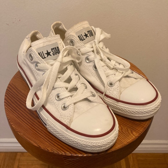 Converse White Chuck Taylor Low Top Shoes - M7652 - Picture 2 of 8